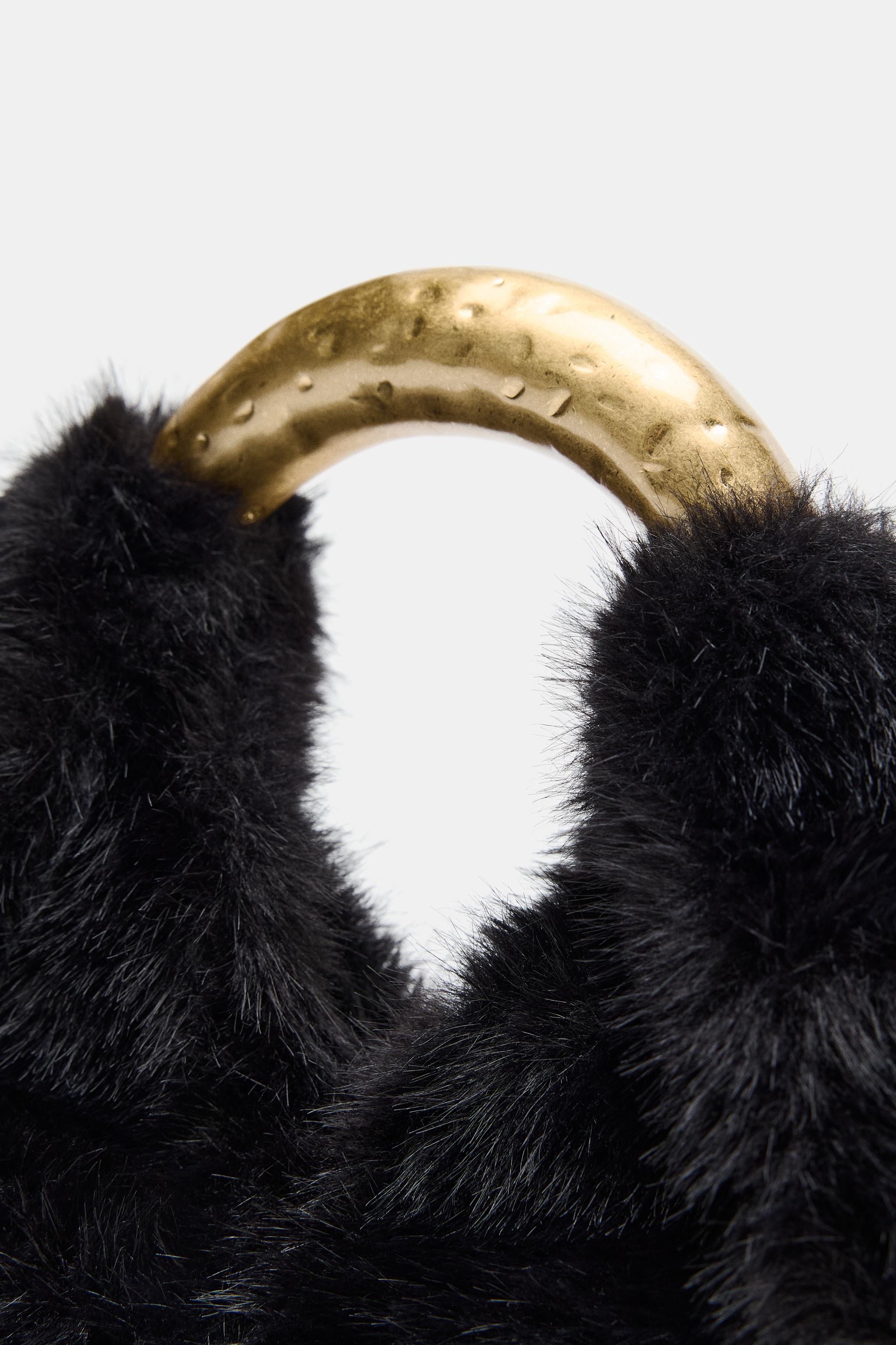 SAC À MAIN EFFET FOURRURE ANSE MÉTALLIQUE